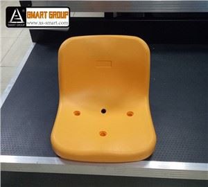 Plastová stolička na štadión